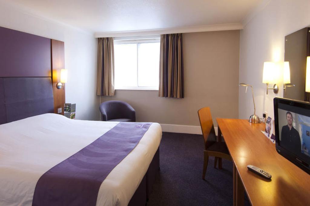Premier Inn Bournemouth East Room photo